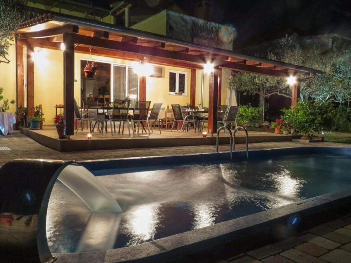 Fabulous Holiday Home In Pako Tane With Swimming Pool Pakostane Bagian luar foto